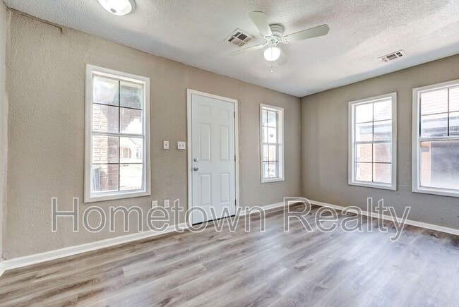 Photo - 2122 N Glen Ellyn Street Apartment