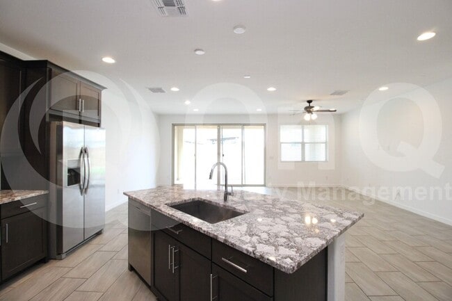 Building Photo - 2250 E Citadel Dr