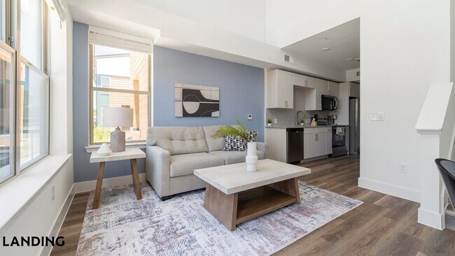 Foto del edificio - 6525 Ed Bluestein Blvd