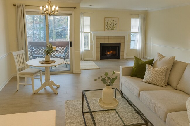 Foto del edificio - 1300 Cedarwood Dr