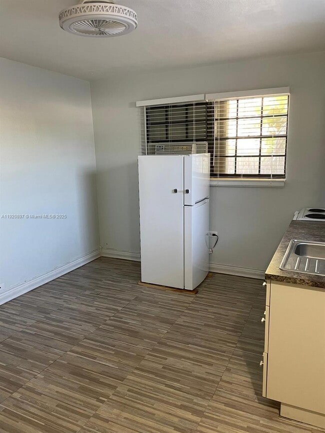 Building Photo - 540 NE 180th Dr