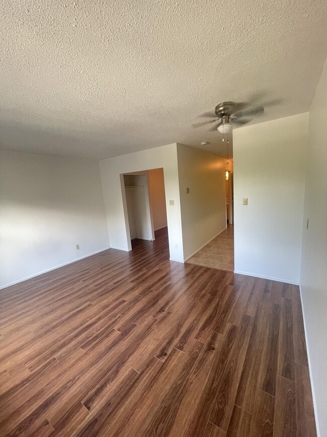 Building Photo - 1480-1480 Boundary Crescent