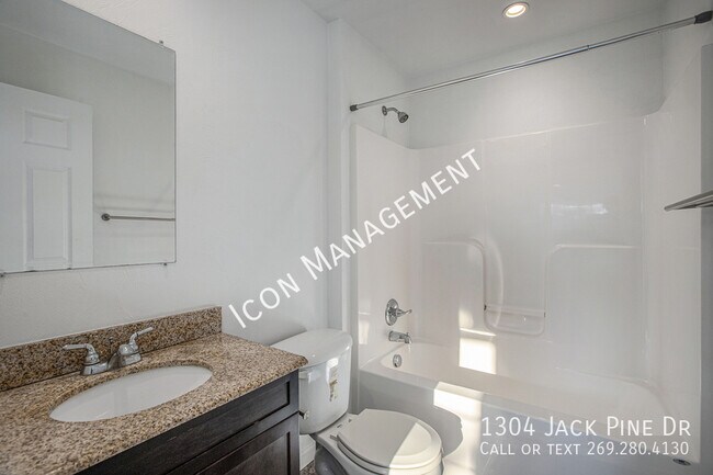 Foto del edificio - 1304 Jack Pine Way