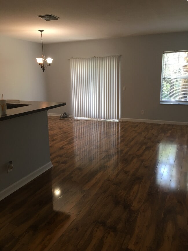 Foto del edificio - 2543 Creekside Dr