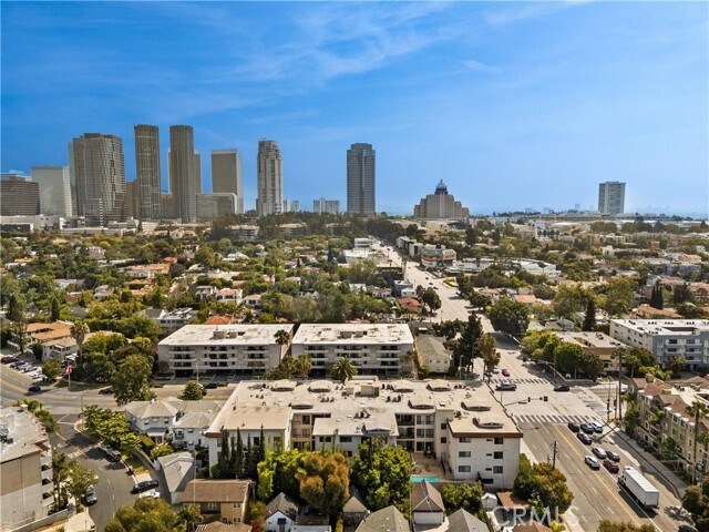 Foto del edificio - 2175 S Beverly Glen Blvd