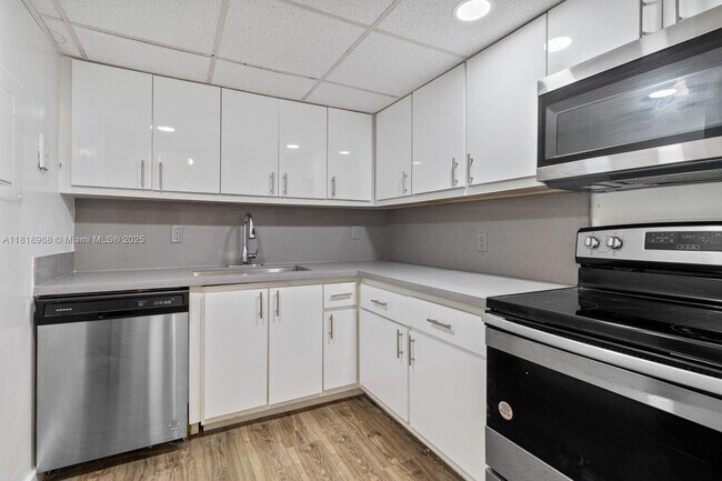 Foto del edificio - 1720 NW N River Dr