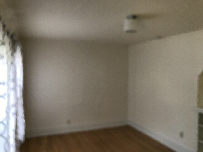 Foto del edificio - 2 Bedroom Duplex Unit in S. Eugene