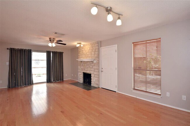 Foto del edificio - 6909 Old Quarry Ln