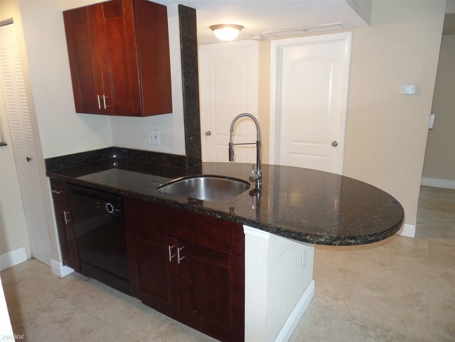 Building Photo - 2 br, 2 bath Condo - Lakeview Club 2811 204