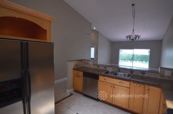 Building Photo - 3160 La Mirage Dr