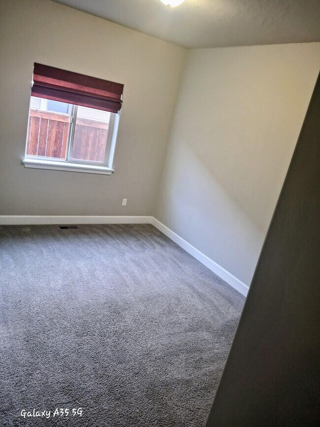 Foto del edificio - 2563 NW Elm Pl