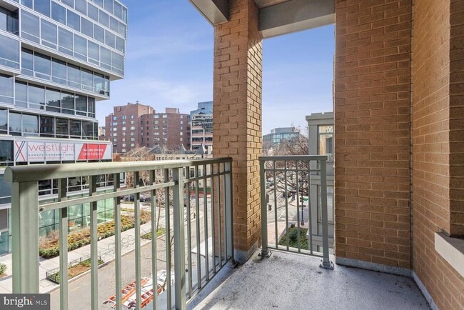 Foto del edificio - 2425 L St NW