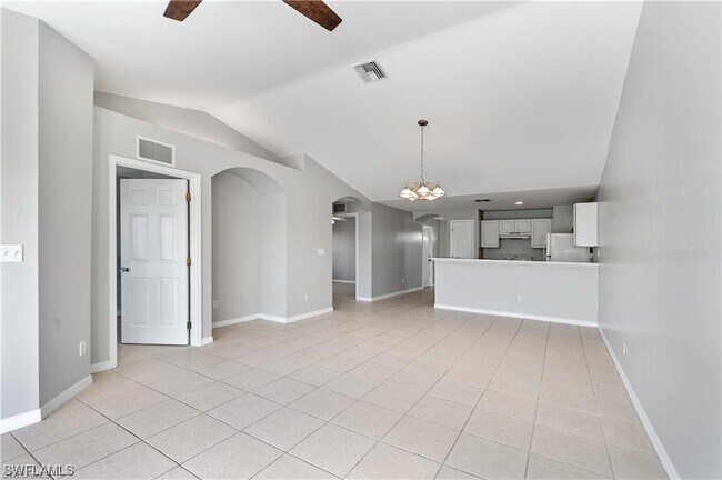 Foto del edificio - 1118 Diplomat Pkwy E