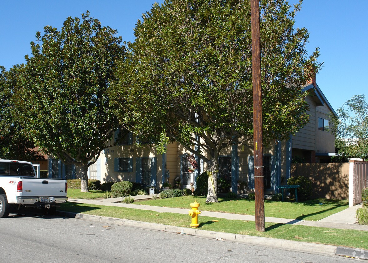 Building Photo - 3821-3831 Green Ave