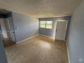 Building Photo - 3039 NW 21st Ct