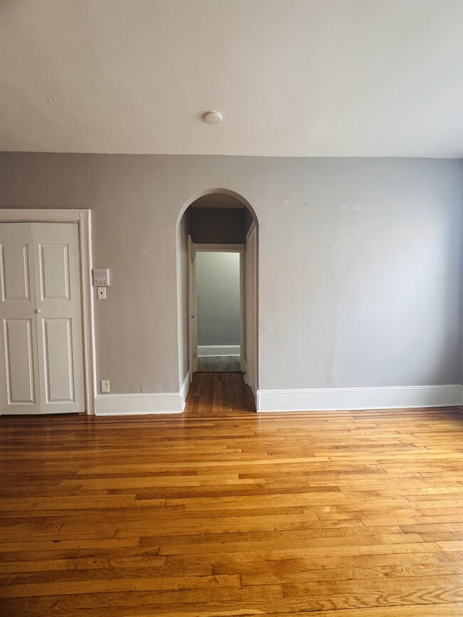 Building Photo - 821 Bergen Ave