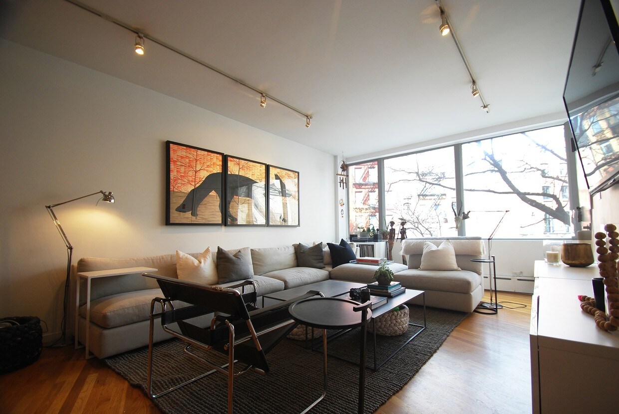 Foto principal - 212 E 9th St