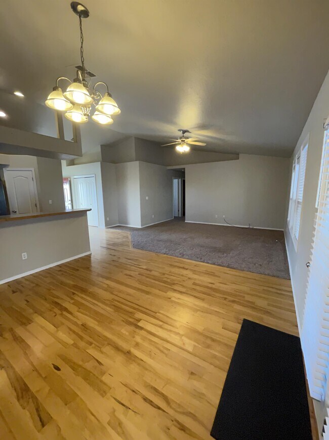 Building Photo - 2260 N Baywing Hawk Pl