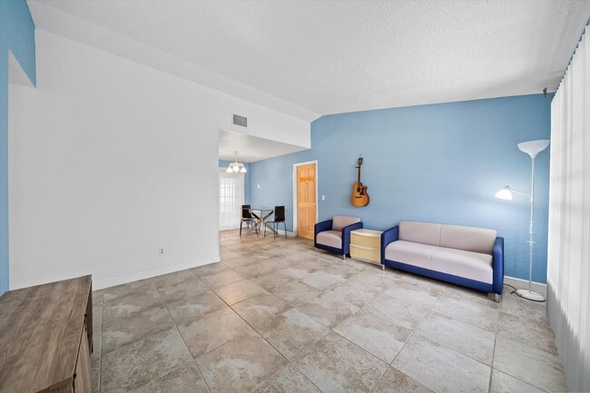 Foto del edificio - 701 Elmont St NW