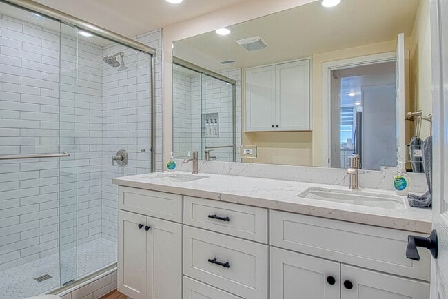 Foto del edificio - 5008 Seashore Dr