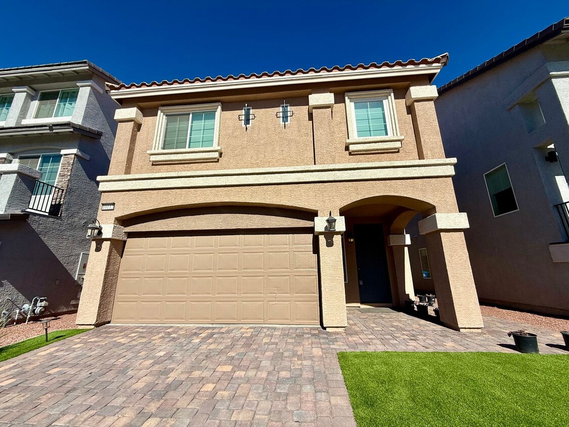 Primary Photo - 4/BD 2.5/BA Modern Homewith Solar, Mountai...