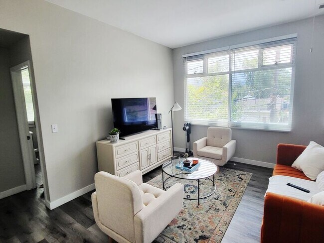 Foto del edificio - 1621 W Colorado Ave