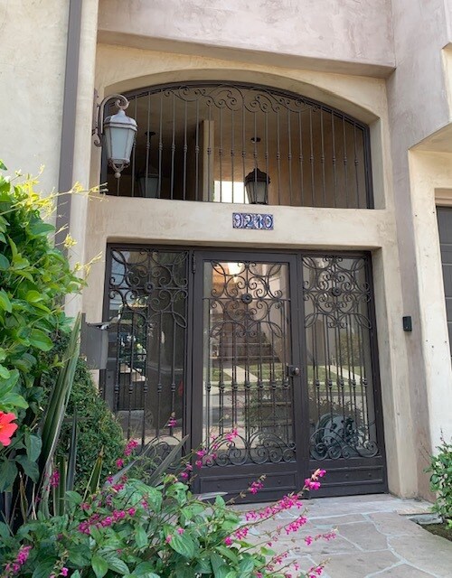 Building Photo - 9210 Alcott St