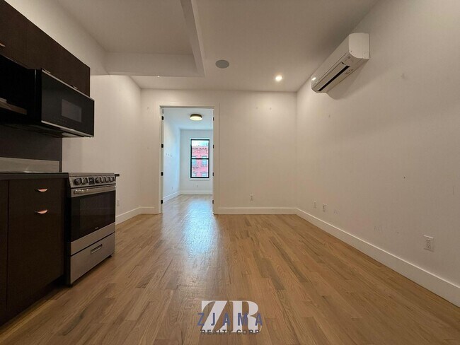 Foto del edificio - 104 Graham Ave