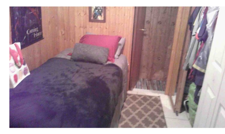 1/2 bedroom fits twin size bed - 336 Underhill Ave