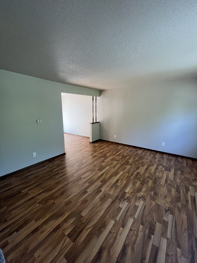 Building Photo - 2 Bedroom Duplex on South Side of Des Moin...