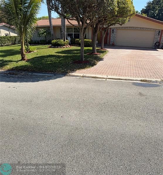 Foto del edificio - 3881 NW 100th Ave
