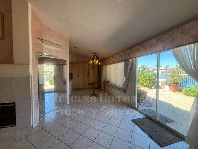 Foto del edificio - 2424 Ocean Front Dr
