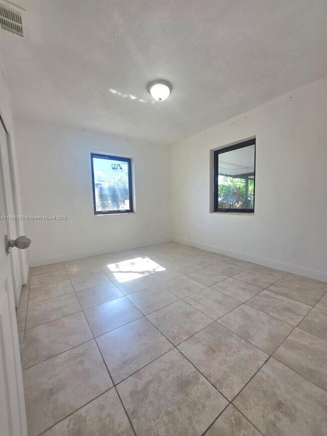 Foto del edificio - 14900 NW 9th Ct