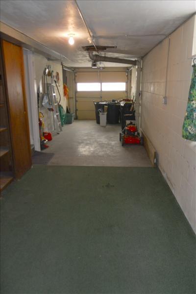 Building Photo - Spacious House w/Fireplace