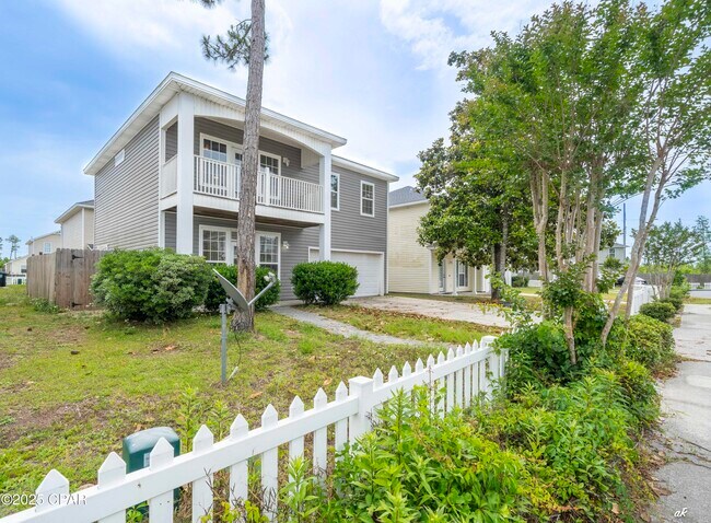 Foto del edificio - 2608 Laurel Dr