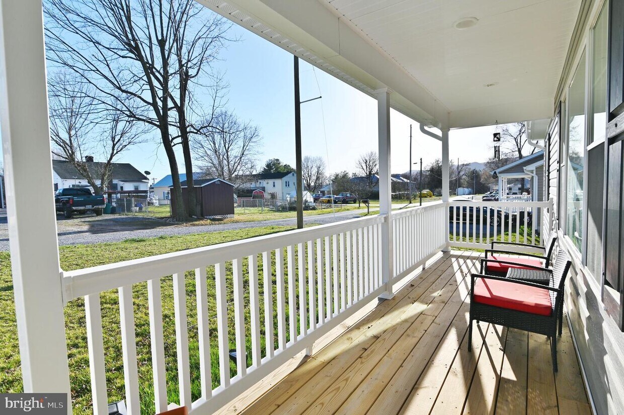 Primary Photo - 627 Coverstone Ln