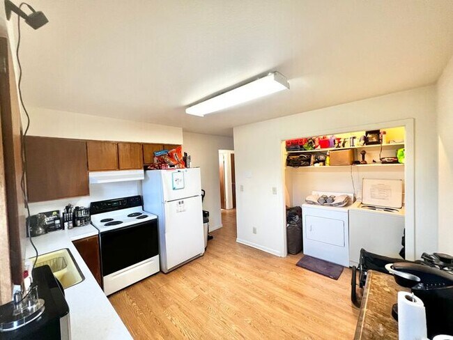 Building Photo - 2 bed 1 bath in Loveland