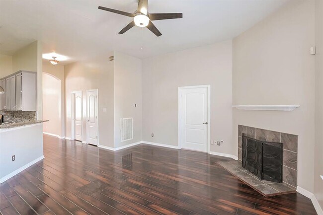 Foto del edificio - 28702 Hidden Cove Dr