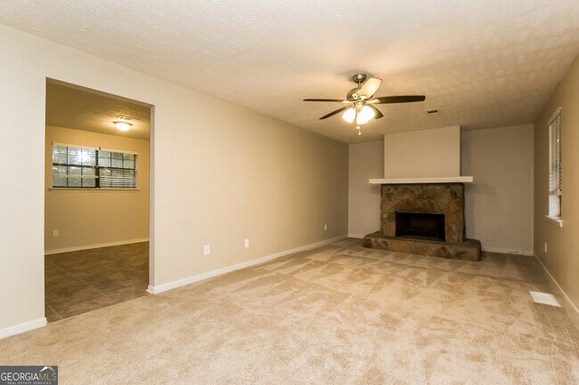 Building Photo - 5845 S Quail Dr