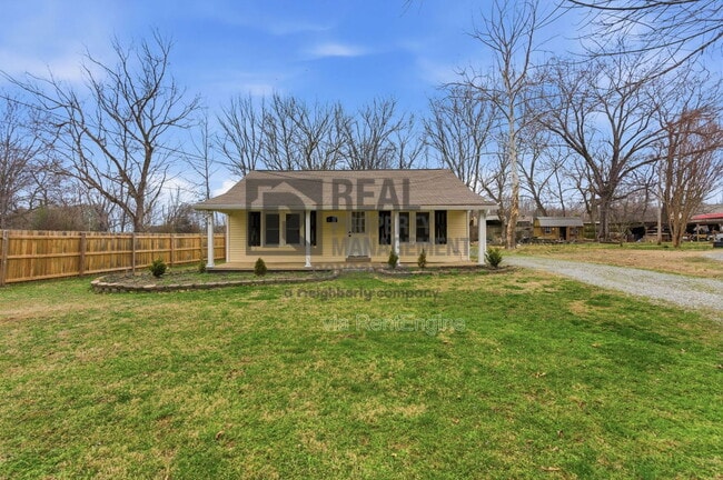 Building Photo - 6548 Old Clarksville Pike