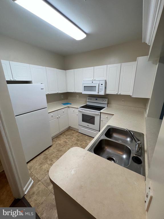 Foto del edificio - 4561 Strutfield Ln