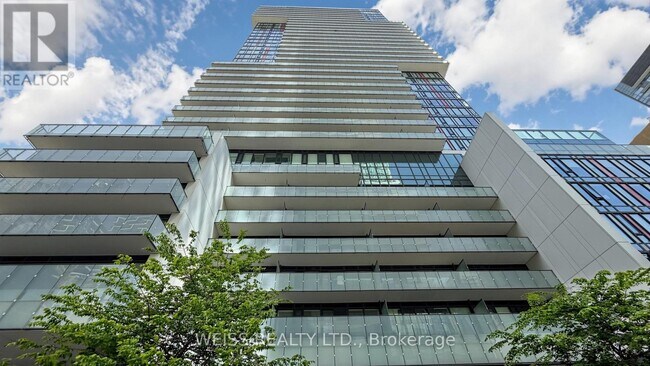 Photo du bâtiment - 185 Roehampton Ave