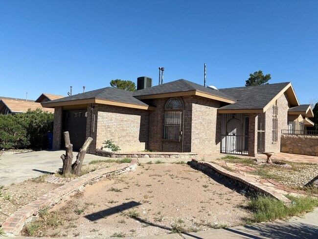 Building Photo - Charming 3 bedroom, 2 bath home in East El...