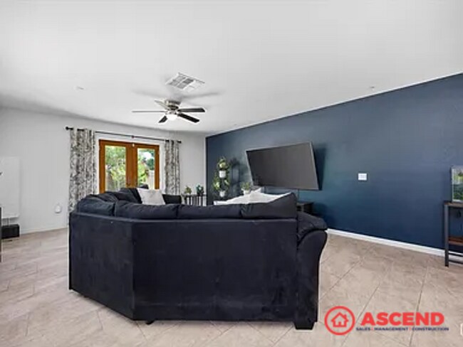 Building Photo - Stunning 4 Bedroom in Southwest Bakersfield!