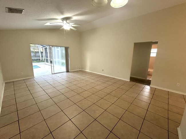 Building Photo - 8008 Aspencrest Ct