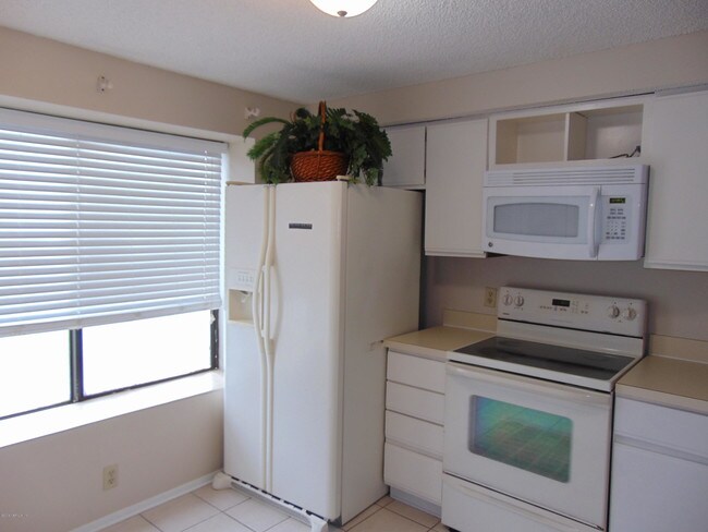 Building Photo - 7119 Prestwick Cir N