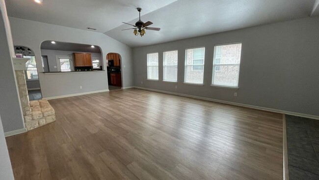 Large living room with lots of natural light - 1316 Alpine Mountain Dr