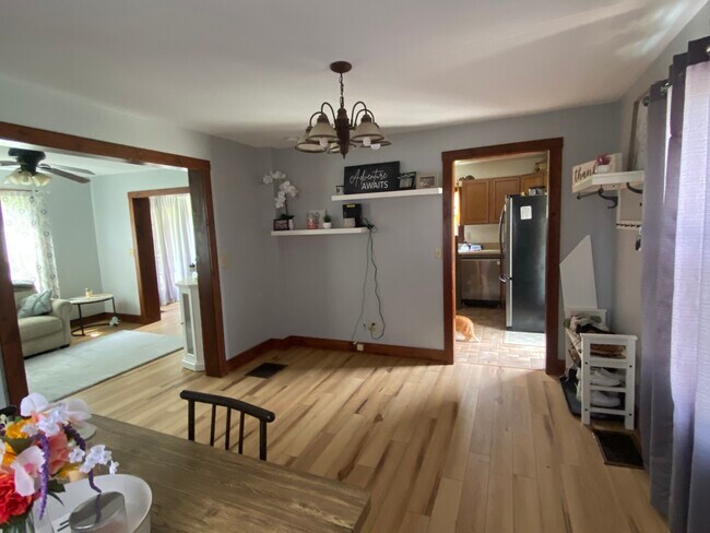 Dining room - 856 N Johnson Rd