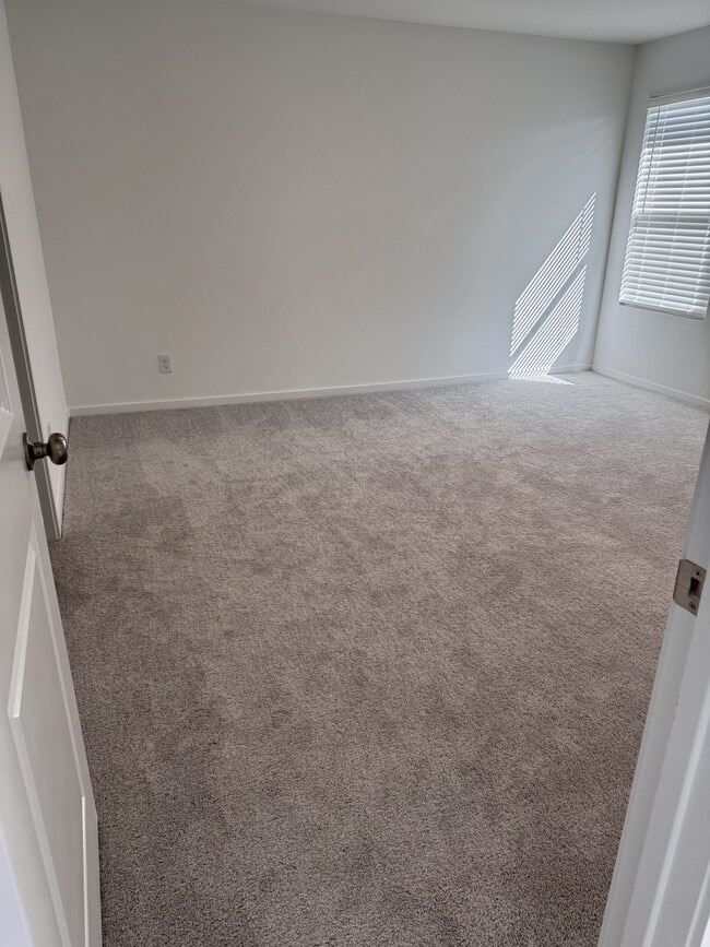 Master Bedroom - 1355 Wedgeleaf Ln