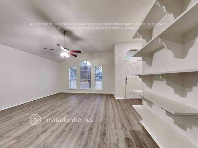 Building Photo - 8100 Rambler Rose St